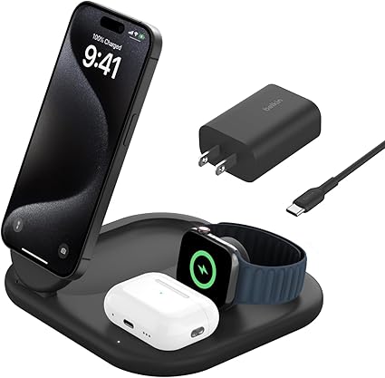 Belkin Qi2 3-in-1 折りたたみ式充電パッド Qi2公式認証/MagSafe対応 iPhone 16/15/14/13/12/Qi2対応スマートフォン(最大15W高速充電) AirPods/ワイヤレス充電対応イヤホン(5W充電) Apple Watch 9/8/7/Ultra/Ultra2 USB-Cケーブル付属(1.5m) AC電源アダプター付属 ブラック WIZ029dqBK